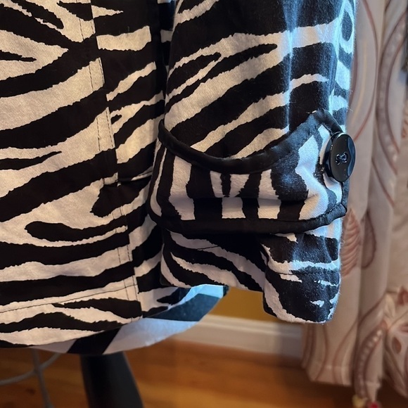 Black and white jacket! Zebra Print - Picture 4 of 14